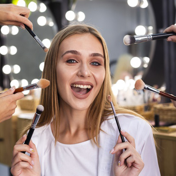 شعار تبیلغاتی زیبا برای آرایشگاه زنانه شعار تبیلغاتی زیبا برای آرایشگاه زنانه